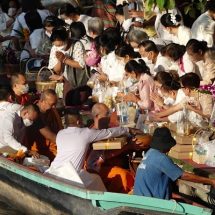 ​วธ. เชิญชวนพุทธศาสนิกชนเข้าวัดปฏิบัติธรรมวันธรรมสวนะ “ครอบครัวหิ้วตะกร้า ศรัทธาอิ่มบุญ อุดหนุนชุมชน” พาครอบครัวเข้าวัดทำบุญ ตักบาตร ฟังเทศน์ เจริญจิตตภาวนา ร่วมอุดหนุนสินค้าวัฒนธรรมของชุมชน