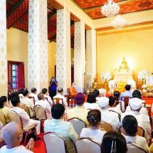 วธ. จัดพิธีเจริญพระพุทธมนต์ ตักบาตรพระสงฆ์ เวียนเทียนและถวายผ้าห่มพระบรมบรรพต งานวันวิสาขบูชา ณ วัดสระเกศ