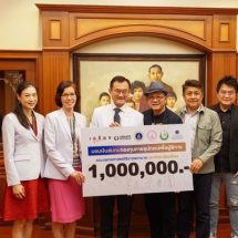 CI ร่วมกับวงเฉลียง นำรายได้ 1 ล้านบาท มอบให้มูลนิธิกายอุปกรณ์ โรงพยาบาลศิริราช