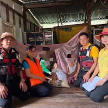 ทีม ศรส.จังหวัดพิษณุโลก ร่วมกับเครือข่ายเร่งช่วยชาวบ้านอพยพหนีน้ำท่วม ลงพื้นที่ ม.9 อ.พรหมพิราม