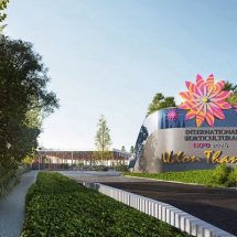 “รมว.นฤมล” เผย “มหกรรมพืชสวนโลก จ.อุดรธานี” เงินจะสะพัดกว่า 3.2 หมื่นล้าน มั่นใจเสร็จทันตามเวลา ขอเชิญประชาชนร่วมเป็นเจ้าภาพต้อนรับ นทท.จากทั่วโลก