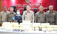 ผู้ว่าฯกระบี่นำแถลงจับกุมผู้ค้ายาเสพติดรายสำคัญ 3 คน พร้อมยาบ้า 300,000 เม็ด ตบตาเจ้าหน้าที่ลอบขนส่งทางรถทัวร์โดยสารประจำทางสายเชียงใหม่-ภูเก็ต