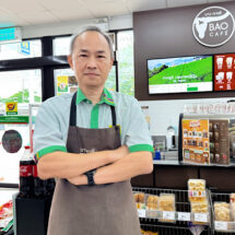 365 วัน กับการทำงานหลังเกษียณของ คุณลุงอุ๊-ธนวัฒน์ พนักงานในโครงการซีเจ มอร์ ซีเนียร์ พลัส วัยเก๋า เชื่อ!! การ ‘ซัพพอร์ต’ ยังมีความหมายเสมอ