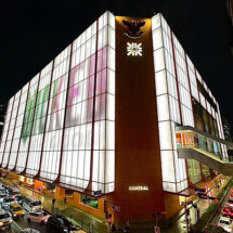 ‘ห้างเซ็นทรัลชิดลม’ยืนหนึ่งในฐานะ Luxury Flagship ภายใต้เอกลักษณ์ ‘The Store of Bangkok’จุดหมายการช้อปปิ้งสำคัญของนักท่องเที่ยวและนักช้อปจากทั่วโลก ที่สร้างแรงบันดาลใจให้กับคนทุกเจนฯ