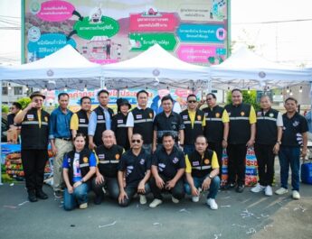 สส.อนันต์ ปราดาสุทธิจิตต์ จัดกิจกรรมลดค่าครองชีพชาวพนัสนิคม ขนสินค้าราคาพิเศษช่วยประชาชน ย้ำบทบาทผู้แทนดูแลคุณภาพชีวิตในพื้นที่