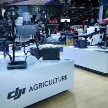 DJI เกษตร เปิดตัวโดรน Agras T55 และ T100 ระบบแบตเตอรี่คู่ ณ งาน AGRITECHNICA Asia 2026โดรนเกษตรรุ่นใหม่ล่าสุด มาพร้อมขีดความสามารถที่เพิ่มขึ้น และการออกแบบที่ใช้งานง่าย เพื่อการปฏิบัติงานที่คล่องตัวยิ่งขึ้น