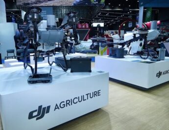 DJI เกษตร เปิดตัวโดรน Agras T55 และ T100 ระบบแบตเตอรี่คู่ ณ งาน AGRITECHNICA Asia 2026โดรนเกษตรรุ่นใหม่ล่าสุด มาพร้อมขีดความสามารถที่เพิ่มขึ้น และการออกแบบที่ใช้งานง่าย เพื่อการปฏิบัติงานที่คล่องตัวยิ่งขึ้น