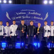 “ศ.ดร.เกรียงศักดิ์” มอบโล่รางวัล ยกย่อง “ดร.สุเมธ ตันติเวชกุล” ผู้สูงอายุสร้างชาติระดับนานาชาติ