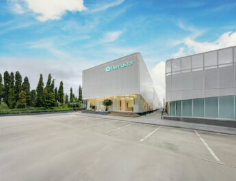Dermaster Hospital ราชพฤกษ์ เผยผู้เข้ารับบริการยุคใหม่ให้ความสำคัญกับความปลอดภัยและความเป็นธรรมชาติ มากกว่าขนาดในการศัลยกรรมหน้าอก