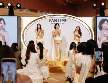 “PiXXiE” และ “นัทฮง” ร่วมสัมผัสนวัตกรรมทรีทเม้นท์ใหม่ “Pantene Miracles Vitamin Ampoule” คลิ๊กปุ๊บ ผมกลอสปั๊ป!