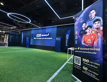 เชียร์บอลกับเพื่อนซี้ผ่านจอใหญ่แบบจุใจที่งาน BG SPORTS x ARI WATCH PARTY ที่ ARI FOOTBALL สาขา One Bangkok