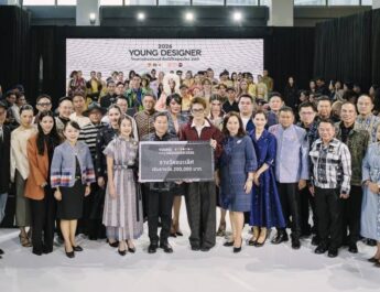 กรมการพัฒนาชุมชน ขับเคลื่อนพลังสร้างสรรค์คนรุ่นใหม่ จัดงานการแสดงแบบ“ชุดไทยใส่ให้สนุก” ตามโครงการนักออกแบบผ้าไทยใส่ให้สนุกรุ่นใหม่ (Young Designer 2026)