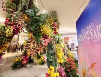 ห้างเซ็นทรัลฉลอง 79 ปีอย่างยิ่งใหญ่! “CENTRAL ANNIVERSARY 2026 – WHERE WONDERS BLOOM” เนรมิต 6 โลกแห่งดอกไม้และจินตนาการ ชม Art & Flower Installation จาก YUTA OKUDA จัดเต็มกิจกรรมสร้างสรรค์ เมนูอาหารธีมดอกไม้ โปรโมชันและสิทธิพิเศษ พร้อมลุ้นของรางวัลรวมมูลค่ากว่า 8 ล้านบาท!